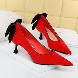 Kvinnor 55 cm 8 cm 95 cm höga klackar pumpar Lady Cute Middle Low Wedding Brud Butterflyknot Bow Prom Suede Evening Red Shoes 240320