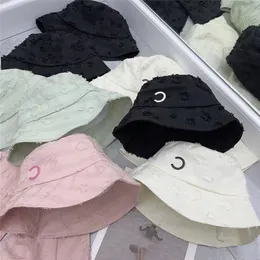 Yaz Casquette Designer Buck Hat Kadın Lüks Erkek Tasarımcıları Takılmış Şapkalar Klasik Geometrik Sunhat Takılı Şapkalar Bonnet