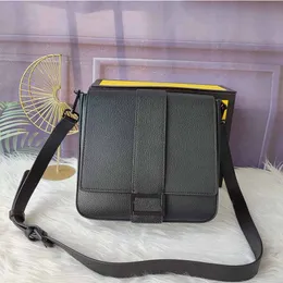 9a tasarımcı haberci çanta deri çanta kadın adam lüks tote çanta moda manyetik toka ff toka kapak crossbody çanta fermuarlı cep omuz çanta 26cm