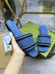 Designer chinelos luz azul denim slides piscina travesseiro sandálias marca clássica verão praia ao ar livre scuffs sapatos casuais em relevo macio sapato plano tamanho 35-42