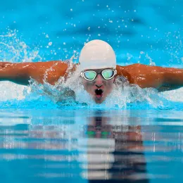 Lenti di protezione UV antiappannamento per adulti Uomo Donna Occhialini da nuoto con lenti trasparenti Occhiali da nuoto in silicone regolabili impermeabili in piscina