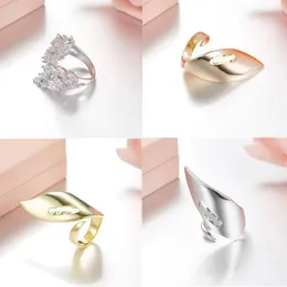 ロマンチックMシリーズローズゴールドスライディングバックルシニアデザイナーによる3つのダイヤモンドリング、女性向けのクラシックファッションジュエリー、パーティー、結婚式、豪華な恋人ギフト