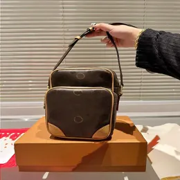 24SS Мужская и женская универсальная роскошная дизайнерская средневековая сумка для фотокамеры, сумка через плечо, легкая и стильная, чтобы придать Iixm