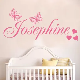 Adesivi DECALYANG Nome personalizzato elegante con farfalle e cuori Adesivo da parete personalizzato su misura per bambini Camera da letto Nursery Decal DZ22