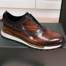 Autunno Inverno Classico Marchio di lusso Scarpe in pelle Patina Metodo antico tinto in marmo Lucido fatto a mano in pelle di mucca Ricamo Suola in TPU Sneakers casual di lusso da uomo