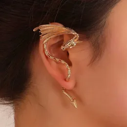 Ear Cuff Ear Cuff 1Pc Retro Flying Dragon Clip Earrings Womens Punk Gold Perforated Earrings Cuff Pendant Stud Earrings Trend Party Jewelry 2022 Y240326