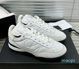 2024 The Latest Women's White Casual Shoes Sheepskin Diamond Check Sports Shoes Small Tennis Shoes Nail Spikes