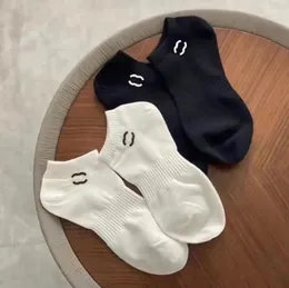 Designer Socks Women Män klassiska andningsbara svartvit blandar fotbollsbasket Sports Sock Designer Luxury Comfort Sock