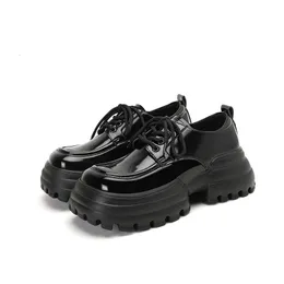 2023 осенне-зимние женские кожаные туфли в модном британском уличном стиле на шнуровке Женские повседневные лоферы на высоком каблуке 240312