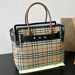 Designer Classic Canvas Tote Pending Bag är lämplig för dagliga pendlingskurser och skolan ryggsäcken är mycket lätt att matcha med kläder med stor kapacitet