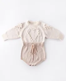 Baby Sticked Clothes Heart Baby Girl Romper Pompom Infant Girls Sweater Designer Nyfödd Jumpsuit Autumn Winter Baby Clothing DW463850837