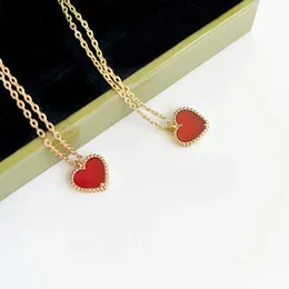 Colares de pingente venda quente rosa ouro vermelho calcedônia carnelian amor em forma de coração pingente feminino moda colar de luxo marca jóias presentes de festa c24326