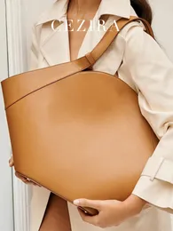 CEZIRA Bolsa de couro vegano grande de cor sólida PU feminina nicho design de grande capacidade bolsas de ombro bolsas de compras diárias para encontros 240320