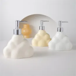 Dispensers Whyou Creative Ceramic Cute Clouds Liquid Soap Dispensers Body Wish Shampoo Emulsion Bottle Latex Badrumstillbehör Set gåva