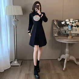 2024 primavera novo estilo chinês para aparência fina feminina, elegância e alta qualidade irregular pequeno vestido preto