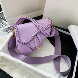Shoulder Bags 2024 Fashion Saddle Women Bag One Handle Trend Casual Hasp Zipper PU Material Polyester Inside Lock Ornament
