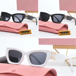 2024 Solglasögon Designer Womens Solglasögon Oval Frame Glass UV Legs Letter Eyeglass Luxury Svart Solglasögon Mannen med låda solglasögon för kvinna populära glasögon