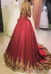 Modeste abiti da quinceanera rosso scuro arabo Abite ad alta maniche lunghe Applique Oro Cout Train Gold Lace in pizzo in pizzo Vesto da ballo musulmano Pagea9008474