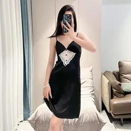 Kadın pijama fzslcyiyi seksi dantel nightres backless askı gecelemesi yazları yaz kadın saten boş ev giyim