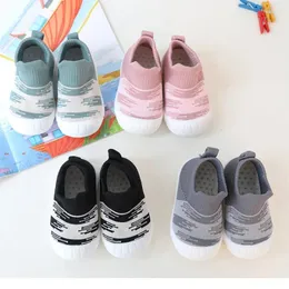 Scarpe per primi camminatori per la prima educazione del bambino, leggere e morbide, lavorate a maglia, traspiranti, antiscivolo, indossabili all'aperto, con suola