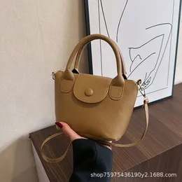 Shop Crossbody Bag billig Export 2024 Neue Nische Dign kleine modische und vielseitige tragbare Frauen kontrastierende Farbschulter Bucketru0v