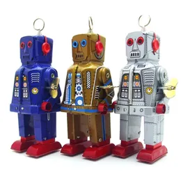 재미있는 클래식 컬렉션 레트로 시계 Wind Up 금속 걷기 주석 공간 로봇 키 상처 모터 장난감 기계식 크리스마스 선물 240307