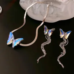 Ohrstulpe Ohrstulpe Modedesign Kristall Schmetterling Quaste Ohrclip Halskette Set Kreativität Persönlichkeit Weibliche Schlange Knochen Kette Halskette Schmuck Y240326