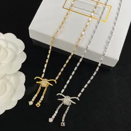 Halskette Premium-Designergeschenke, goldene und silberne Anhänger-Diamant-Halskette zum Senden von Freunden an Liebhaber und Mütter mit schwarzer Box