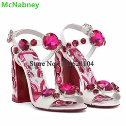 Rhinestone Square Heel Luxury Design Sandaler för kvinnliga kvinnliga ankomster Round Toe Elegant Fashion Summer Party Shoes 240309