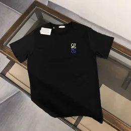 Designer Luxury Loes Klasik Trend Rahat Moda Markası 2023 Renkli Katı Yuvarlak Boyun Erkek ve Kadınlar Kısa Kollu T-Shirt İşlenmiş UNDOIDE