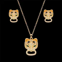 Örhängen halsband vankeliif enkel djurhänge och örhänge kvinnor smycken set klassiska modesmycken med koppar leopardhuvud mikroinlägg l240323