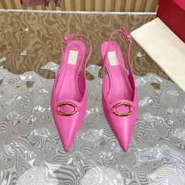 أحذية المصممة متعددة الاستخدامات الصنادل مثبتة النعال ذات القاع المسطح كرة زفاف رسمية مع أحذية النساء متعددة الاستخدامات النعال