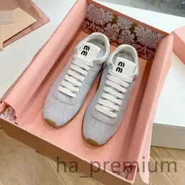 2024 novo designer simples sapatos casuais moda apartamentos baixo superior mm carta de borracha plataforma feminina tênis de cor sólida sapatos ao ar livre sapatos de canal tamanho 35-40