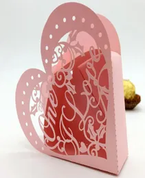 2018 New Hollow Love Heart Wedding Favor Wolders Candy Boxesチョコレートバッグリボンベビーシャワーパーティーギフトボックス7564464