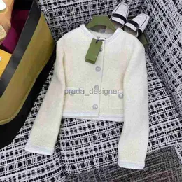 Jaquetas femininas de designer de alta qualidade 24ss início da primavera nova idade de vento suave reduzindo temperamento versátil creme branco redondo pescoço grosso tweed casaco curto