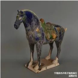 Miniature Tang Sancai Cavallo da guerra smaltato blu Decorazioni per la casa Porcellana antica rinvenuta in imitazione Decorazione del museo Sculture Figurine