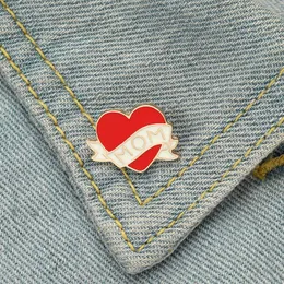 Enamel pin mama miłosne serce biżuterii Brooth biżuteria metalowe kołnierze kobiece broszki dla kobiet odznaki teczka akcesoria Prezenty