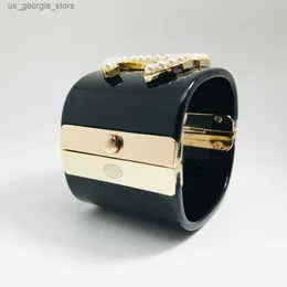 Pulseiras de charme chaleira de grife de designer para mulheres pulso feminino adequado 16 17 18 18 cm pulseira pulseira de luxo marca de luxo réplica premium premium spring fivele 007
