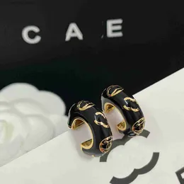 Charm New Black Stud Earrings Designer Vintage Luxury Earrings Classic Design Gift Jewelry Romantic Style Couple Family Love Gift Stud Earrings Y240327