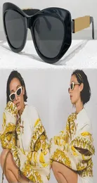 Fendace Logo V1 أسود أسيتات Cat Eye Sunglasses Gold Metal Temple Fendace Symbol للتعاون الإبداعي العصري UNI9015409