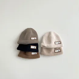 Basker 36-46 cm baby hatt 2024 vinter bomullsvärme täckning för pojkar och flickor gua hud stickade barn beanies