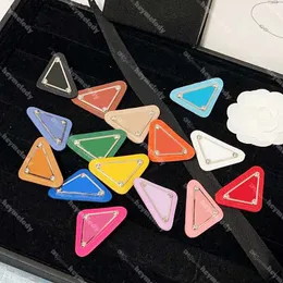Pins Brooches Designer Letter Badge Inverted Triangle Brooches 16 Candy Colors Pins Men Women Letter Suit Coat Bag Decoration Jewelry Accessories Wholesale Y24032