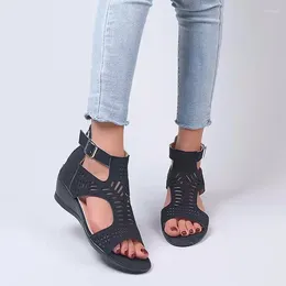 Sapatos de vestido tamanho grande 35-43 sandálias femininas 2024 verão europa moda elegante cunha salto zip fivela boca de peixe oco para fora mulheres