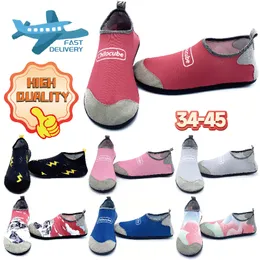 الأحذية الرياضية Gai Men Randal Men and Women Wading Shoes Barefoot Swim Sports Water Beachs Andal Andal Corek Shoes بأحجام 35-46 يورو