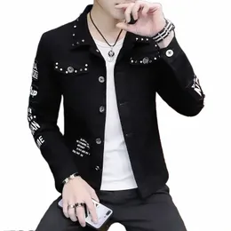 Mäns denimjacka Rivet White Slim Fit Male Jean Coats Punk Board Korean Populära kläder Vinter Ytterkläder G FI Original Q54Z#