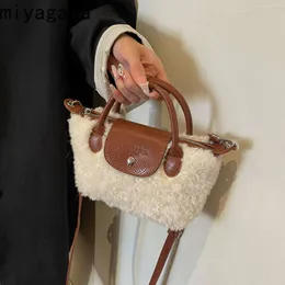 Factory Shoulder Bag Store gratis frakt Miyagawa Autumn Winter Lamb Saddle Mini Handheld Plush Retro Womens 2024 Nya mångsidiga Hobos -väskor