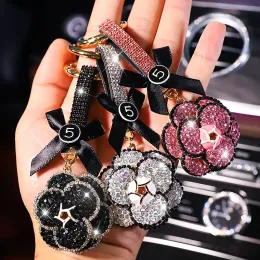 Raylar Moda Kristal Elmas Camellia Çiçek Araç Anahtar Zincir Anahtar Yüzük Rhinestone Bow Karikatür Metal Keying Araba Aksesuarları Dekorasyon