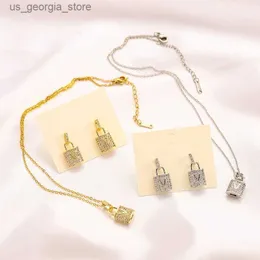 Anhänger Halsketten Jugend Mode Halskette Ohrringe Set 18 Karat vergoldet Schloss Halskette Designer Marke Charm Schmuck Set Weihnachten Liebe Geschenk Ohrringe Y240327