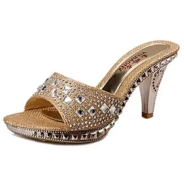 Chinelos Chinelos WDHKUN Spike Heels Mulheres Bombas Sexy High Crystal Party Shoes Gold Open Toe Ladies H240326IJ9E