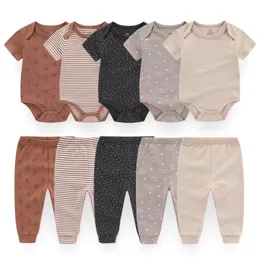 Unisex 6910pieces bomullsfödd bodysuitspants baby flicka kläder sätter tecknad tryck kort ärm pojke bebes 240314